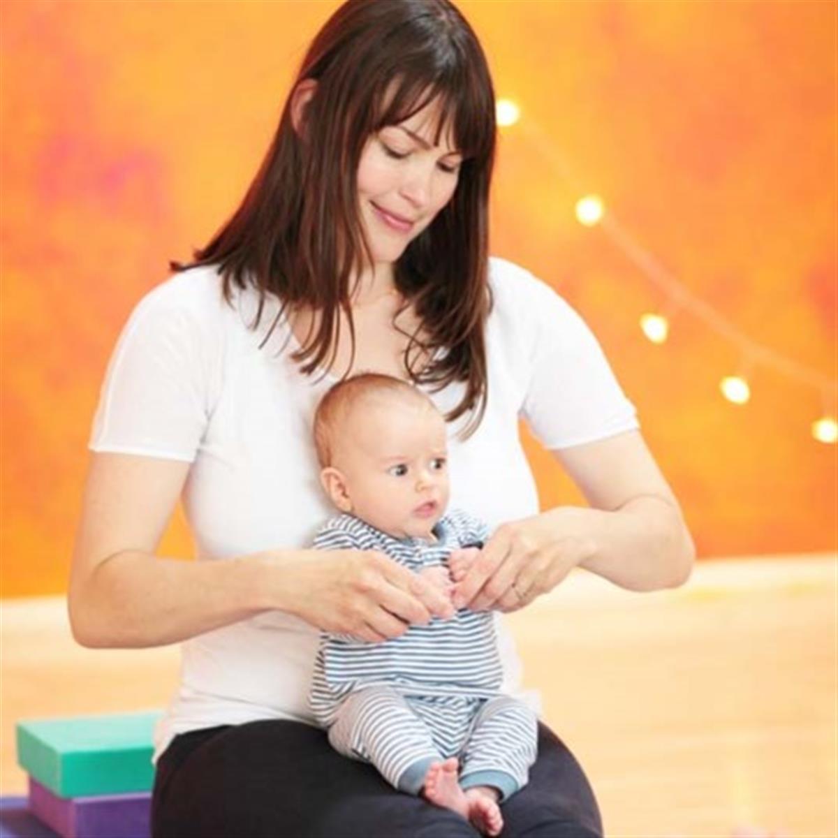 SUN - Postnatale INTERACTIEVE Yoga met baby - 30 JUNI 2025 @ ZWANGER IN BRUSSEL